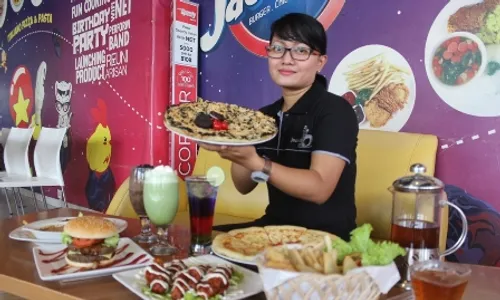 KULINER SOLO : Merasakan Lezatnya Piza Manis di CC Pizza