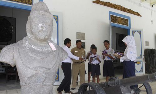 Kena Tipu Agen Perjalanan, 285 Siswa SMPN 1 Ponorogo Batal Piknik Ke Bandung