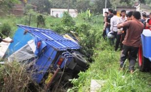 KECELAKAAN SALATIGA : Rem Truk Blong di Salib Putih, Tentara Tewas Tersambar