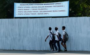 RUANG PUBLIK SOLO : Penebangan Pohon Cemara Tunggu Rapat Koordinasi