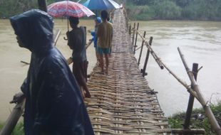 WARGA TENGGELAM SUKOHARJO : Guru Les Ditemukan Tewas Terbawa Arus Sejauh 500 Meter