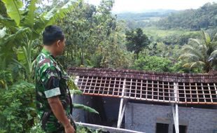 BENCANA SRAGEN : 2 Rumah Warga Sambirejo Rusak Berat Diterjang Longsor