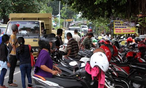 TOKO MODERN SOLO : Pengelola Robinson Ditarget Sepekan Benahi Masalah Parkir