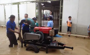 BANJIR SOLO : Genangan di Rumah Pribadi Wali Kota Mulai Disedot