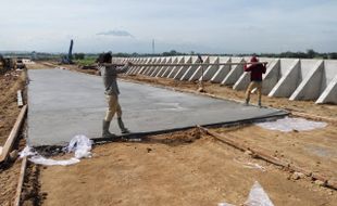 TOL SOLO-KERTOSONO : Seusai Lebaran, 3 Km Beton Dasar Jalan Akan Dibongkar Lagi