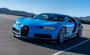 MOBIL SUPER: Bugatti Chiron Catat Top Speed 380 Km/Jam di Sirkuit