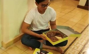 INSTAGRAM KAESANG : Kaesang Makan Markobar Lesehan, Gibran Sebut Antek Yahudi