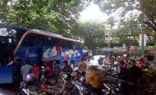 LEBARAN 2016 : Arus Mudik Terasa, Harga Tiket Bus Naik