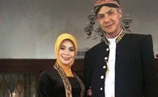 ISTRI GUBERNUR JATENG : Kenakan Kebaya, Siti Atikoh Bikin Netizen Terkesima