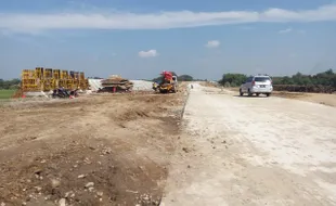 INFO MUDIK 2016 : 100 Meter Jalan Tol Soker Belum Dibeton