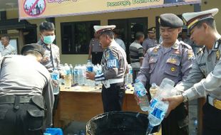 MIRAS PONOROGO : 2.057 Liter Arak Jowo Dimusnahkan di Mapolres Ponorogo