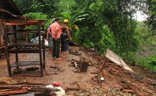 BENCANA PACITAN : Tanah Rawan Bergerak, Warga Nanggungan Takut Tower PLN Roboh