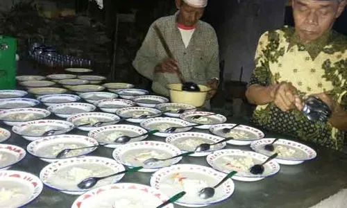 RAMADAN 2016 : Melihat Tradisi Takjil Bubur Samin di Masjid Sabiilurrosyaad Bantul