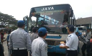 MUDIK LEBARAN 2016 : Bus Ponorogo Diuji Kelayakan, Sopir Mangkir