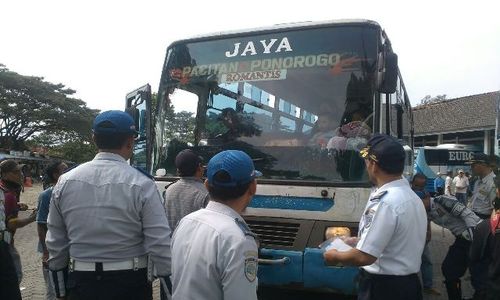 MUDIK LEBARAN 2016 : Jumlah Pemudik di Terminal Madiun Masih Normal