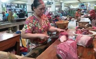 HARGA KEBUTUHAN POKOK : Idulfitri & Iduladha Tak Pengaruhi Harga Daging Sapi