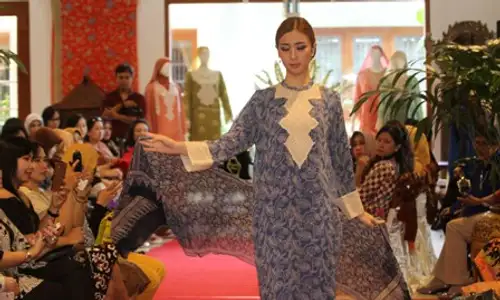 FASHION SHOW : Pesona Batik Danar Hadi dalam The Beauty of Ramadhan