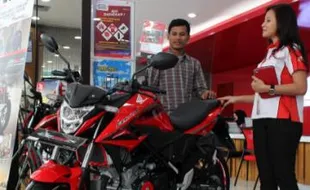 PENJUALAN KENDARAAN BERMOTOR : All New Honda CB150R SteetFire Menangkan Segmen Motor Sport