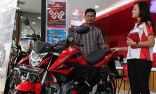 PENJUALAN KENDARAAN BERMOTOR : All New Honda CB150R SteetFire Menangkan Segmen Motor Sport