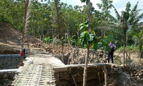 BENCANA PACITAN : Hujan Deras, Bendungan dan Jembatan di Desa Temon Diterjang Banjir