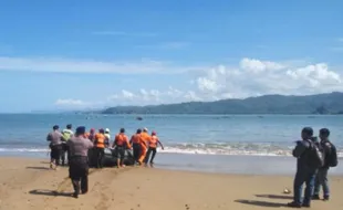 KISAH TRAGIS : Nekat Melaut saat Cuaca Buruk, Nelayan Asal Jabar Tewas di Trenggalek