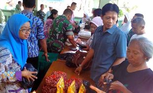 BAZAR MURAH : Gula Pasir Seharga Rp13.000 per Kg Laris Manis