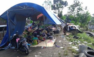 BANJIR SOLO : Air Surut, Warga Tinggalkan Pengungsian