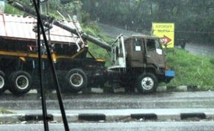 KECELAKAAN SALATIGA : Cegah Kecelakaan di Salib Putih, Satlantas Siapkan Jalur Penyelamatan