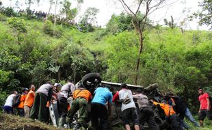 KECELAKAAN KARANGANYAR : Waspada Jalan Menanjak, Pengemudi Harus Mahir dan Berpengalaman