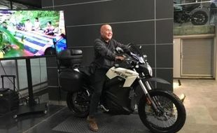 TOURING MOTOR : Demi Alam, Bule Ini Jelajah Indonesia Pakai Motor Listrik