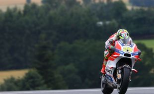 MOTOGP 2016 : Iannone Menangi GP Austria, Rossi Gagal Naik Podium