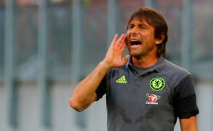 KABAR PELATIH : Conte Pakai Formasi "Aneh" 4-2-4 di Chelsea