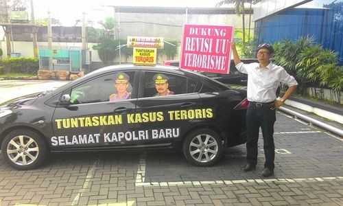 AKSI WARGA : Gelar Aksi Tunggal, Warga Solo Minta Terorisme Jadi Prioritas Kapolri Baru