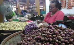 HARGA KEBUTUHAN POKOK : Bawang Putih Naik Rp2.000