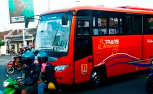 KECELAKAAN SEMARANG : BRT Terlibat Laka Karambol, Kasatlantas Segera Panggil Operator