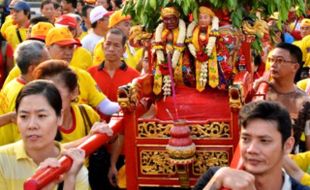 FOTO WISATA SEMARANG : Meriahnya Kirab Peringatan Kedatangan Cheng Ho