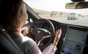 MOBIL TESLA : Autopilot Tesla Renggut Nyawa