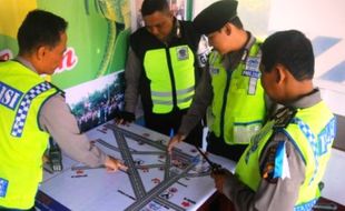 FOTO MUDIK 2016 : Begini Polisi Salatiga Sambut Pemudik…