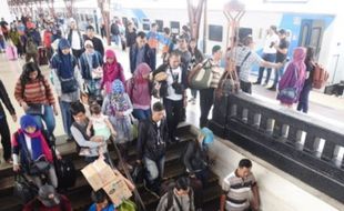 FOTO MUDIK 2016 : Perantau Asal Semarang Tiba Kembali di Jakarta