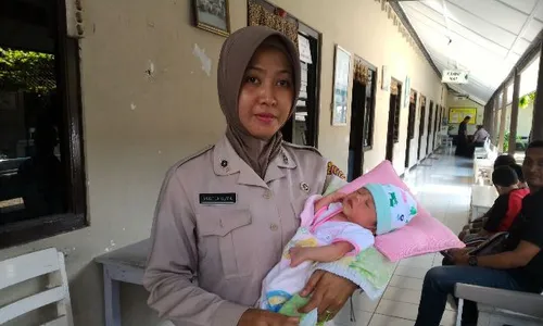 PEMBUANGAN BAYI SOLO : Bayi Berumur 7 Hari Dibuang di Depan Diler Sepeda Motor