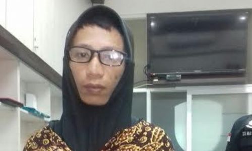 KASUS NAPI KABUR : Penampilan Anwar Pakai Daster dan Jilbab Saat Kabur dari Rutan