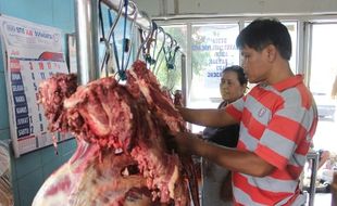 HARGA KEBUTUHAN MASYARAKAT : Daging Sapi dan Bawang Merah Naik Tajam