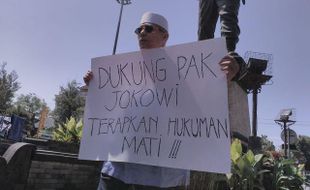 HUKUMAN MATI : Mantan Anggota DPRD Solo Demo Tunggal Prihatin Sikap Habibie