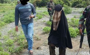 SANTOSO TEWAS : Keluar-Masuk Hutan, Jumiatun Melahirkan di RS Palu Hingga Kena Penyakit Kulit