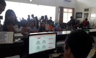 ADMINISTRASI KEPENDUDUKAN BOYOLALI : Material Habis, Pemohon Harus Inden e-KTP Hingga 2 Bulan