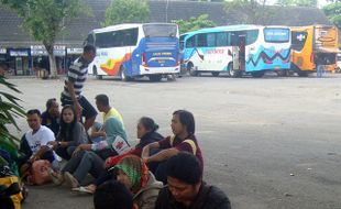 LEBARAN 2916 : Karyawan Pabrik Sepatu Ramai-Ramai Tinggalkan Sragen