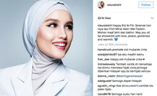 INSTAGRAM ARTIS : Foto Cinta Laura Berjilbab Dipuji Netizen