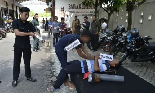 PEMBUNUHAN TRENGGALEK : Pembunuh Kakak Kandung Lakukan 28 Adegan Rekonstruksi