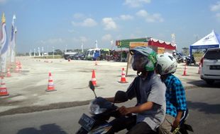 MUDIK 2016 : Presiden Jokowi Lewat, Jalan Tol Ditutup 1,5 Jam