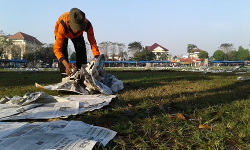 LEBARAN 2016 : Tak Ada Pemulung, Petugas DPU Sukoharjo Kewalahan Atasi Sampah